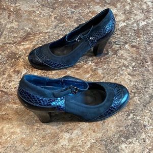 3/$16 Aerosoles Heels 8 Leather Crescent Role Model Name Strap Buckle Gray Black